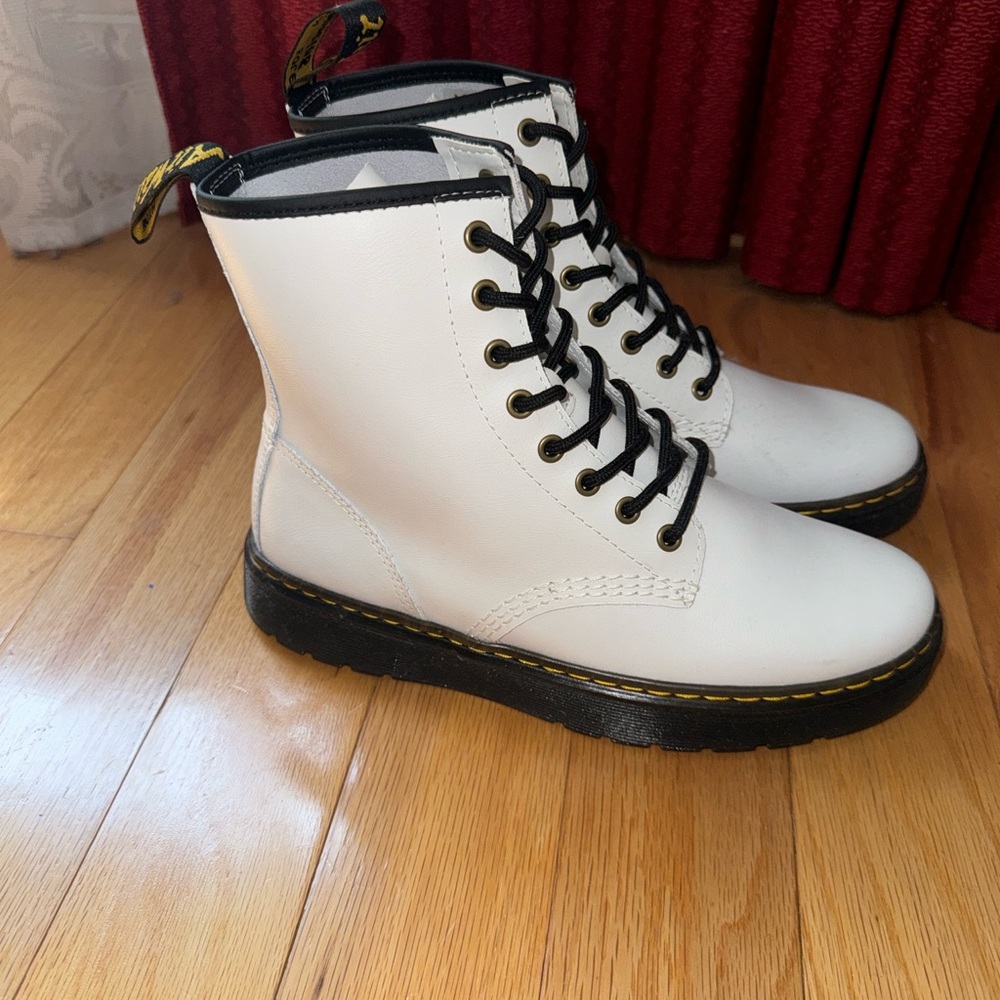 White Smooth Leather Lace Up Dr. Martens